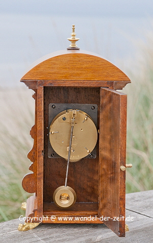 Lenzkirch-Pendule-Nussbaum-Löwenfuesse_08